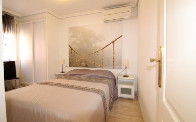 Resale - Apartment -
Torrevieja - Centro