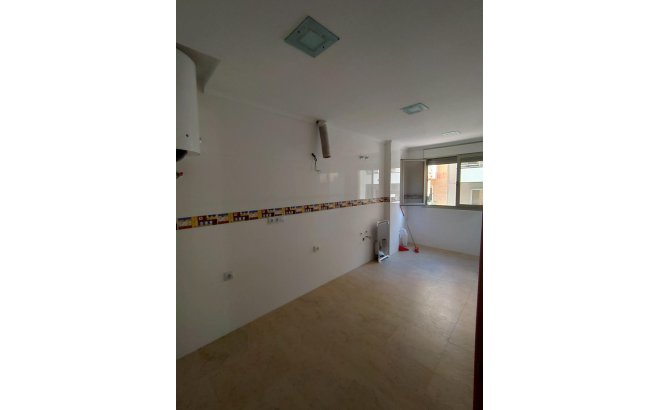 Resale - Apartment -
Torrevieja - Estacion De Autobuses