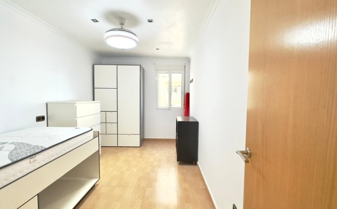 Resale - Apartment -
Torrevieja - Centro