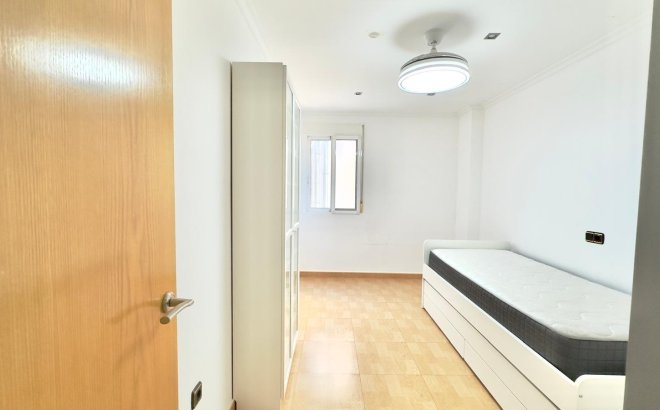 Resale - Apartment -
Torrevieja - Centro