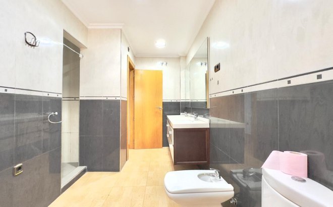 Resale - Apartment -
Torrevieja - Centro