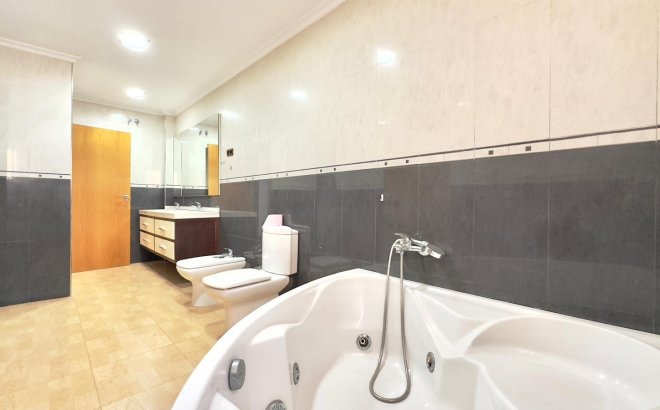 Resale - Apartment -
Torrevieja - Centro