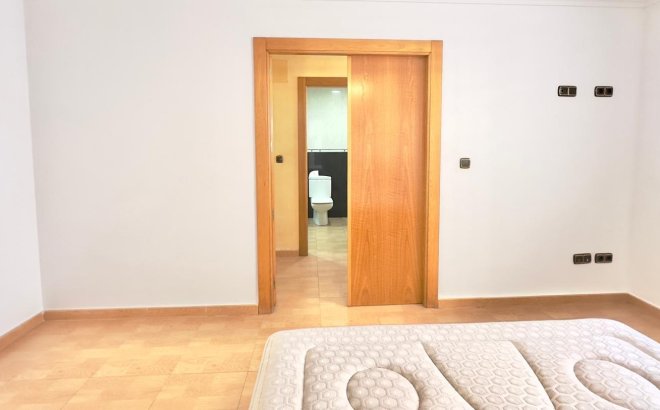 Resale - Apartment -
Torrevieja - Centro