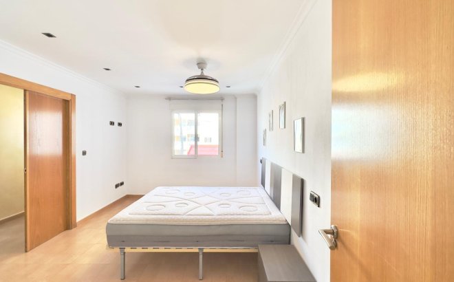 Resale - Apartment -
Torrevieja - Centro