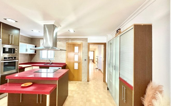 Resale - Apartment -
Torrevieja - Centro