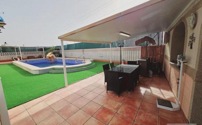 Resale - Villa -
Torrevieja - La Siesta - El Salado - Torreta