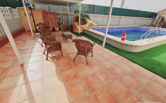Resale - Villa -
Torrevieja - La Siesta - El Salado - Torreta