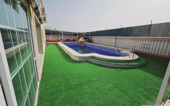 Resale - Villa -
Torrevieja - La Siesta - El Salado - Torreta