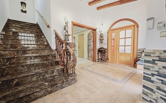 Resale - Villa -
Torrevieja - La Siesta - El Salado - Torreta