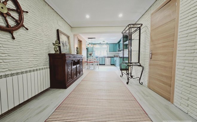 Resale - Villa -
Torrevieja - La Siesta - El Salado - Torreta