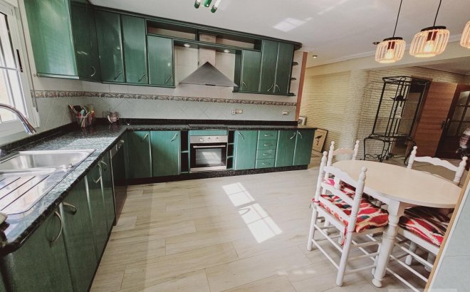 Resale - Villa -
Torrevieja - La Siesta - El Salado - Torreta