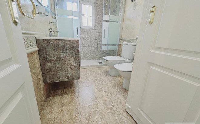 Resale - Villa -
Torrevieja - La Siesta - El Salado - Torreta