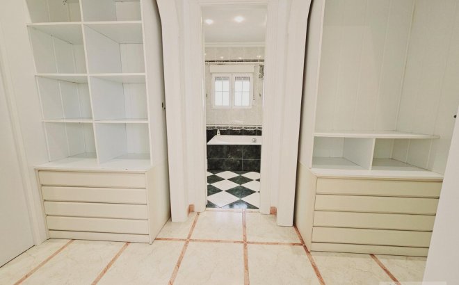 Resale - Villa -
Torrevieja - La Siesta - El Salado - Torreta