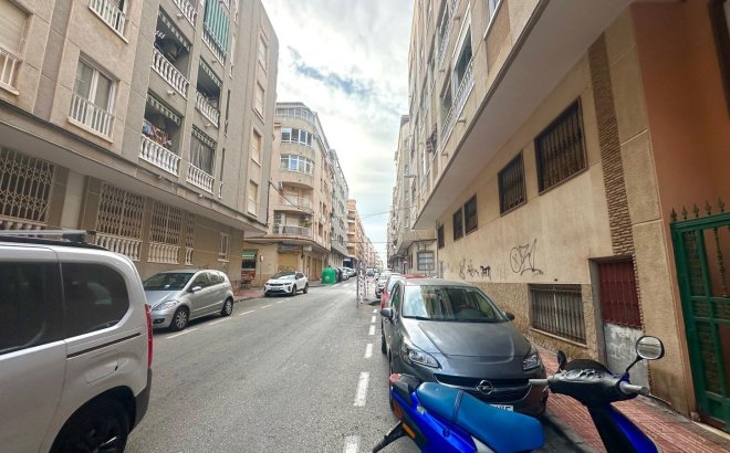 Resale - Apartment -
Torrevieja - Centro