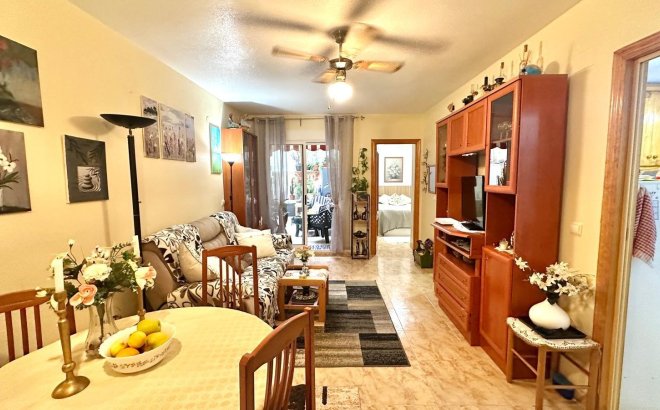 Resale - Apartment -
Torrevieja - Centro