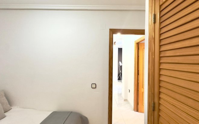 Herverkoop - Appartement -
Torrevieja - Playa del Cura