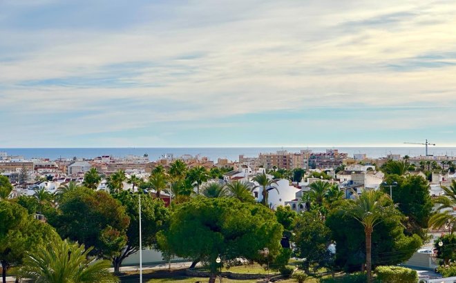 Herverkoop - Appartement -
Torrevieja - Playa del Cura