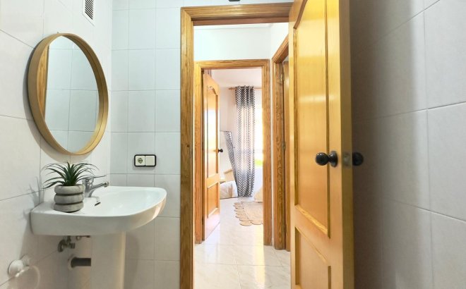 Herverkoop - Appartement -
Torrevieja - Playa del Cura