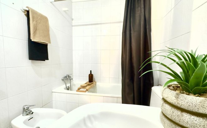 Herverkoop - Appartement -
Torrevieja - Playa del Cura