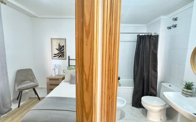 Herverkoop - Appartement -
Torrevieja - Playa del Cura