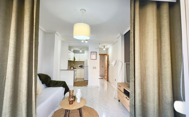 Herverkoop - Appartement -
Torrevieja - Playa del Cura