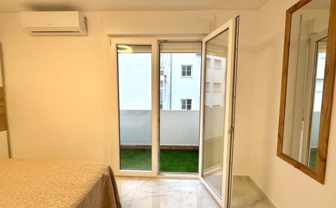 Resale - Apartment -
Torrevieja - Playa del Cura