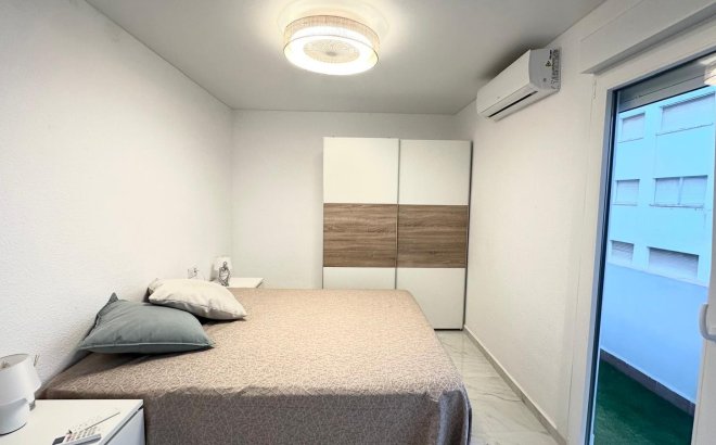 Resale - Apartment -
Torrevieja - Playa del Cura