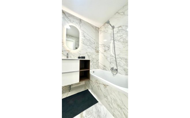 Resale - Apartment -
Torrevieja - Playa del Cura