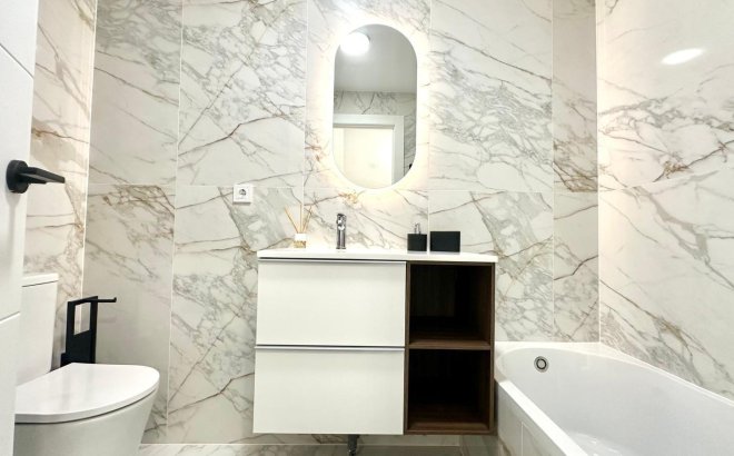 Resale - Apartment -
Torrevieja - Playa del Cura