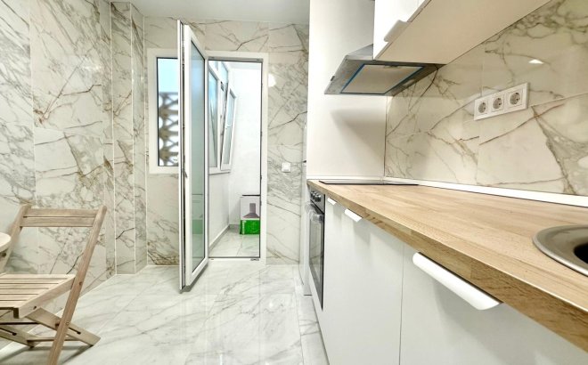 Resale - Apartment -
Torrevieja - Playa del Cura