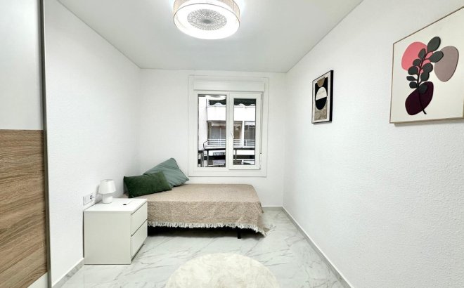 Resale - Apartment -
Torrevieja - Playa del Cura