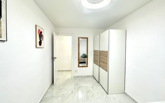 Resale - Apartment -
Torrevieja - Playa del Cura