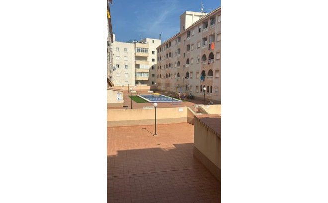 Resale - Apartment -
Torrevieja - Estacion De Autobuses