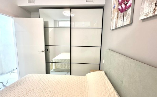 Resale - Apartment -
Torrevieja - Playa del Cura