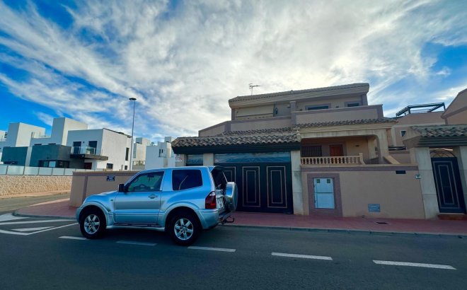 Resale - Town House -
Torrevieja - La Siesta