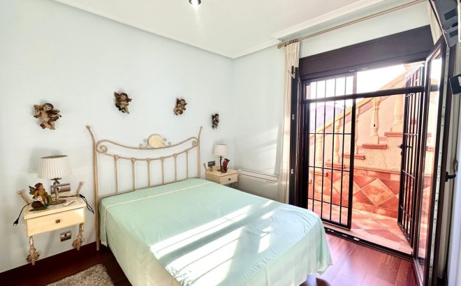 Resale - Town House -
Torrevieja - La Siesta