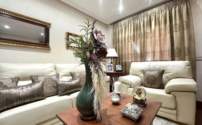 Resale - Town House -
Torrevieja - La Siesta