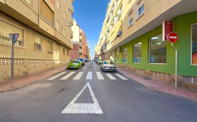 Resale - Apartment -
Torrevieja - Centro