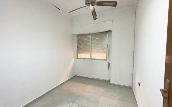 Resale - Apartment -
Torrevieja - Centro