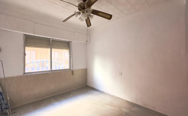 Resale - Apartment -
Torrevieja - Centro