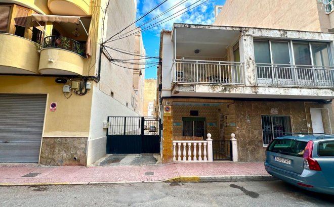 Herverkoop - Town House -
Torrevieja - Playa del Cura