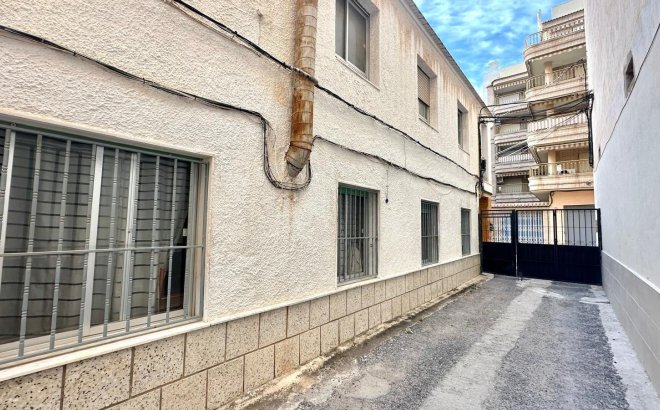 Herverkoop - Town House -
Torrevieja - Playa del Cura