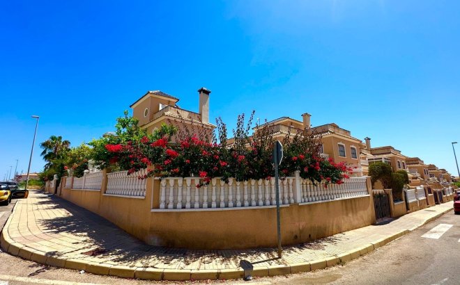 Resale - Villa -
Orihuela Costa - La Regia