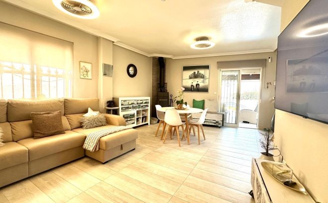 Resale - Villa -
Orihuela Costa - La Regia