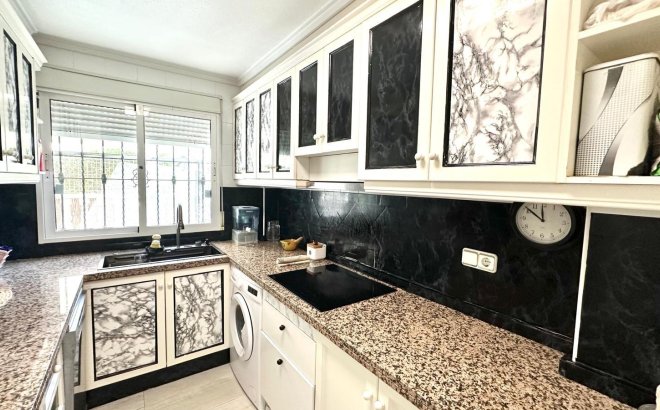 Resale - Villa -
Orihuela Costa - La Regia