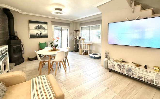 Resale - Villa -
Orihuela Costa - La Regia