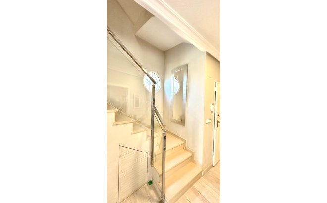 Resale - Villa -
Orihuela Costa - La Regia