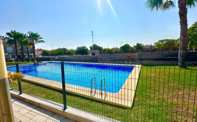 Herverkoop - Town House -
Torrevieja - Aguas Nuevas
