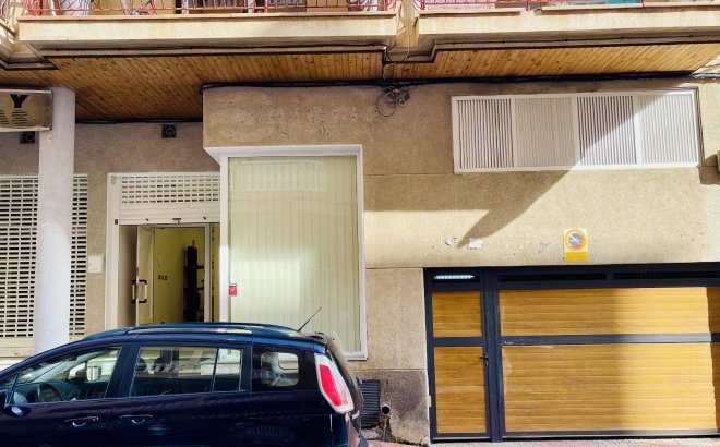 Resale - Commercial -
Torrevieja - Centro