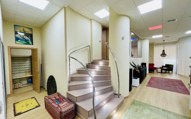 Resale - Commercial -
Torrevieja - Centro